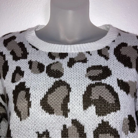 Chaser white leopard print sweater with ruffle sleeves - Picture 3 of 7